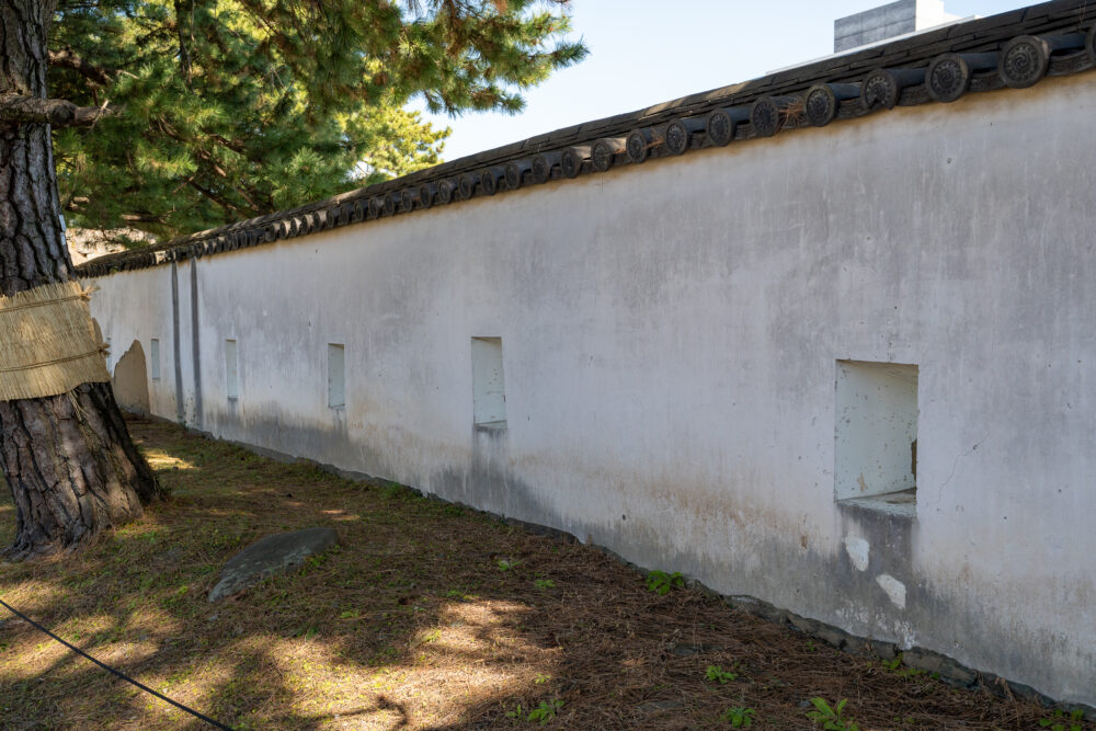 岡口門横の現存土塀