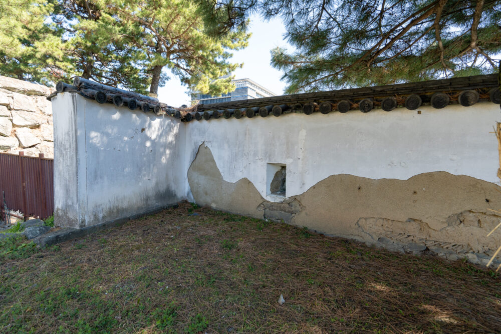 岡口門横の現存土塀