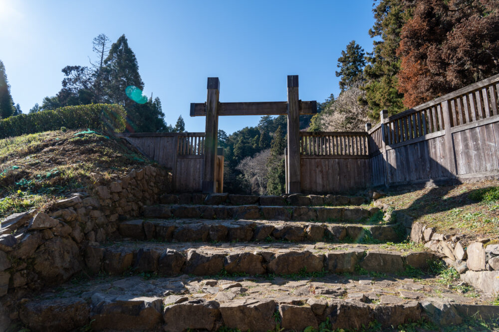 居館跡入口