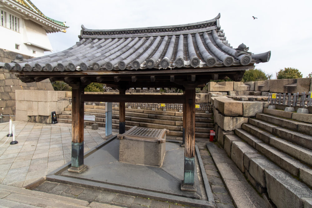 金明水井戸屋形